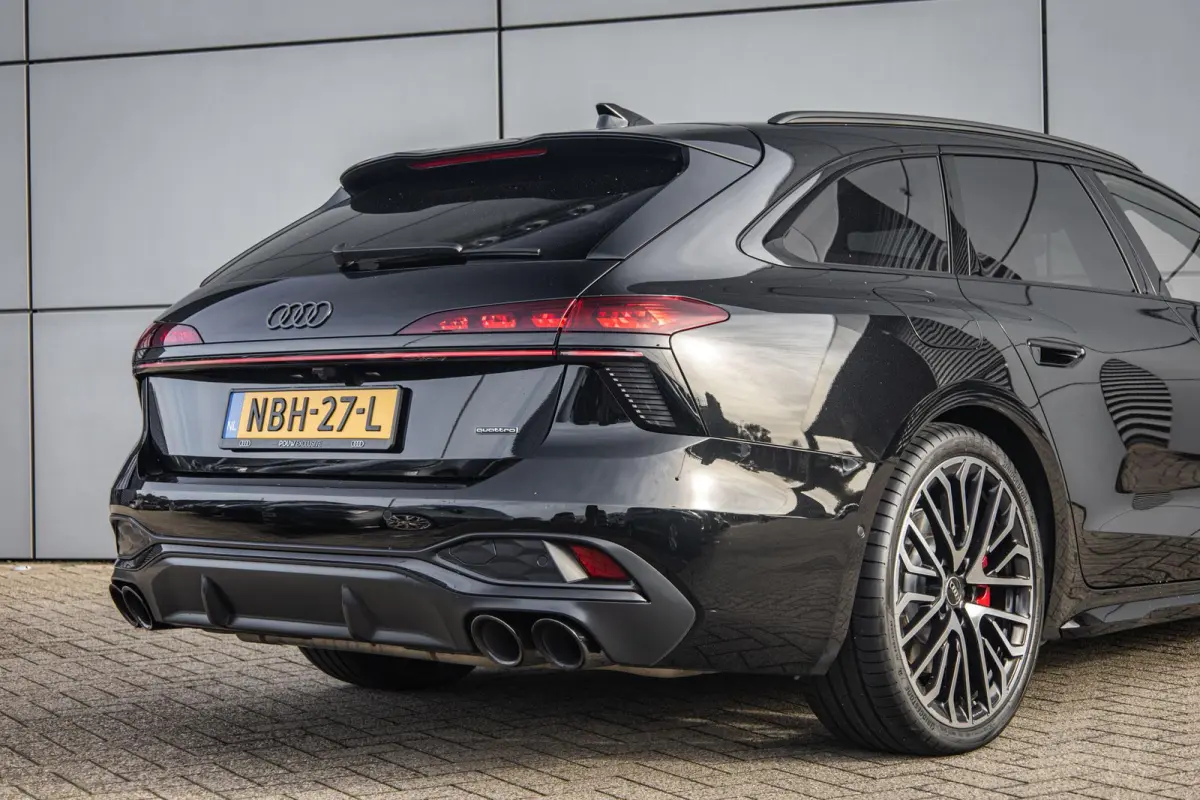 2.0 e-hybrid 367pk quattro S edition Competition | Luchtvering | HUD | Trekhaak | Stoelventilatie | B&O Audio | S6 Sierstukken