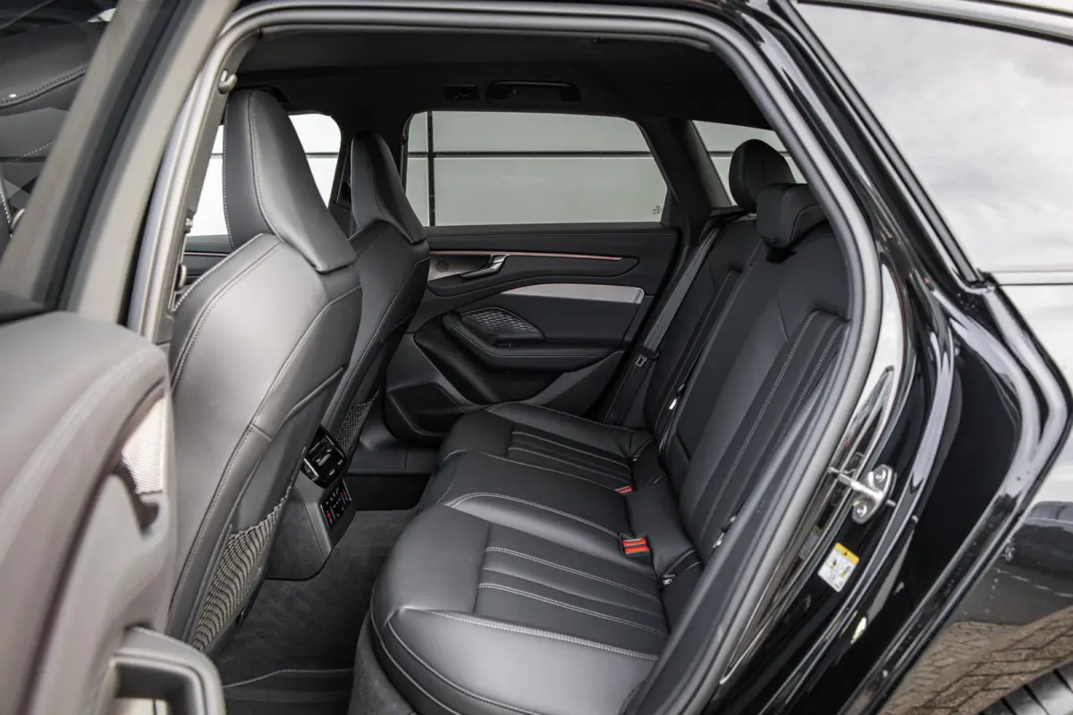 2.0 e-hybrid 367pk quattro S edition Competition | Luchtvering | HUD | Trekhaak | Stoelventilatie | B&O Audio | S6 Sierstukken
