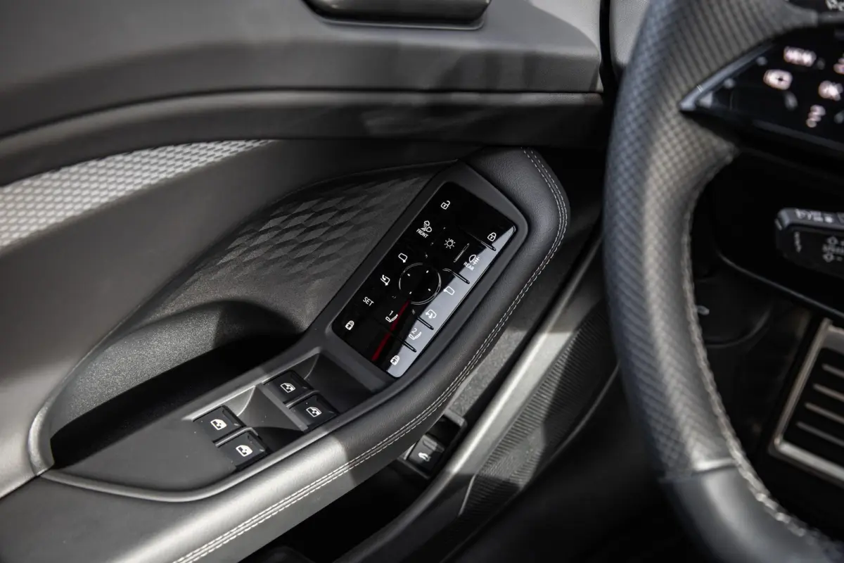 2.0 e-hybrid 367pk quattro S edition Competition | Luchtvering | HUD | Trekhaak | Stoelventilatie | B&O Audio | S6 Sierstukken