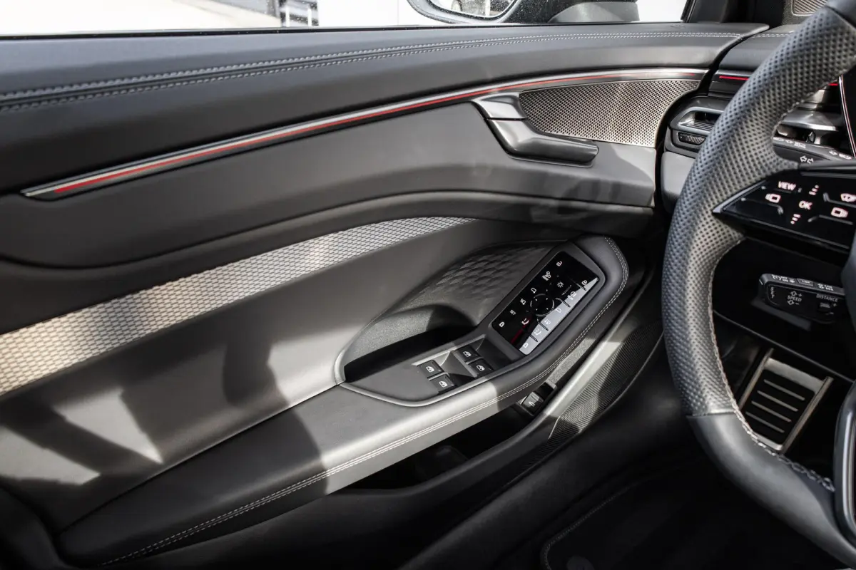 2.0 e-hybrid 367pk quattro S edition Competition | Luchtvering | HUD | Trekhaak | Stoelventilatie | B&O Audio | S6 Sierstukken