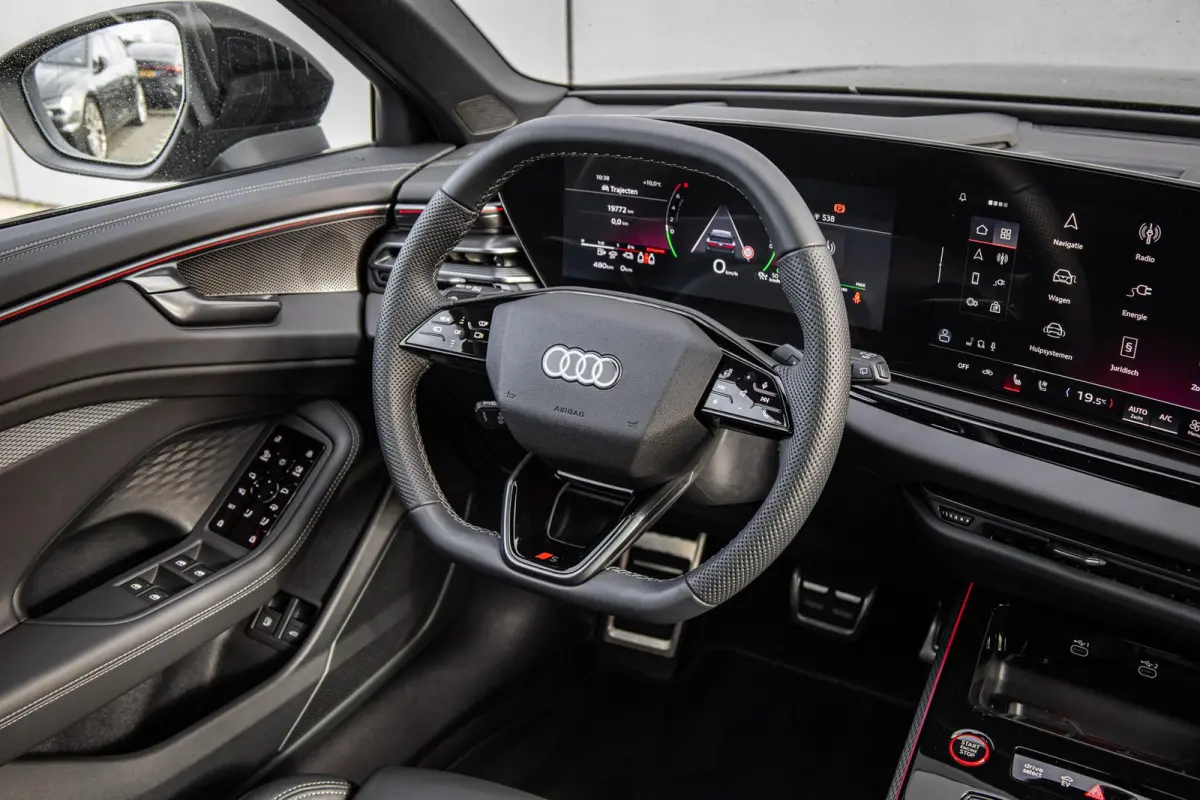 2.0 e-hybrid 367pk quattro S edition Competition | Luchtvering | HUD | Trekhaak | Stoelventilatie | B&O Audio | S6 Sierstukken
