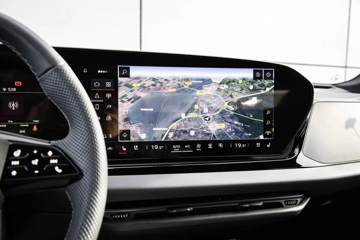 2.0 e-hybrid 367pk quattro S edition Competition | Luchtvering | HUD | Trekhaak | Stoelventilatie | B&O Audio | S6 Sierstukken