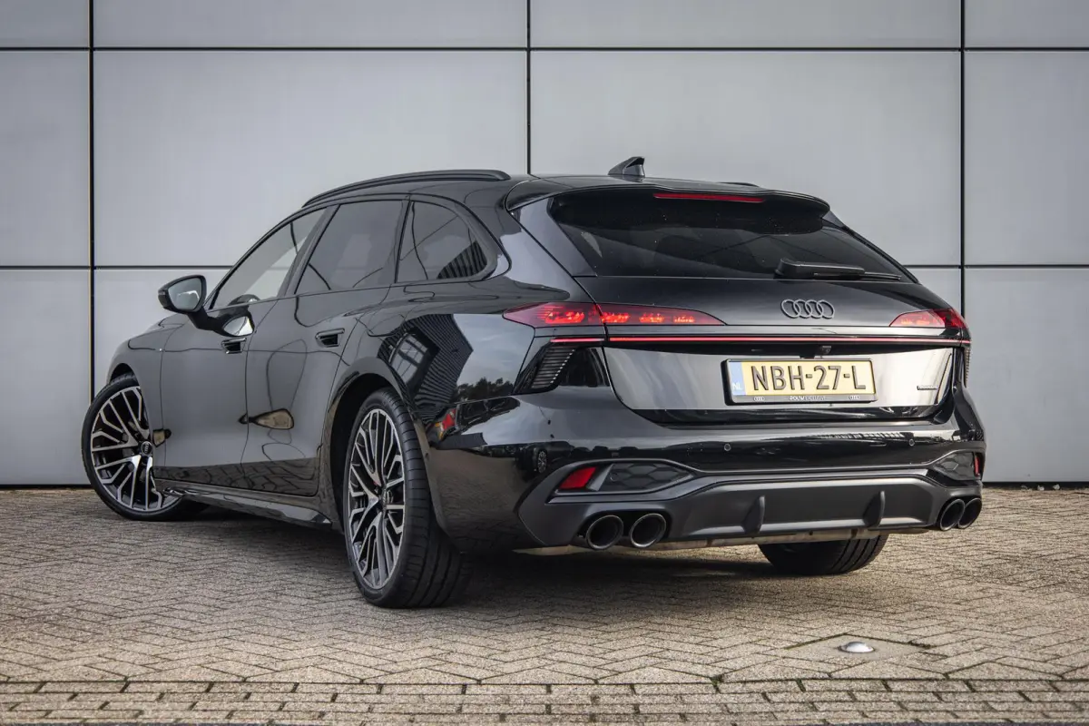 2.0 e-hybrid 367pk quattro S edition Competition | Luchtvering | HUD | Trekhaak | Stoelventilatie | B&O Audio | S6 Sierstukken