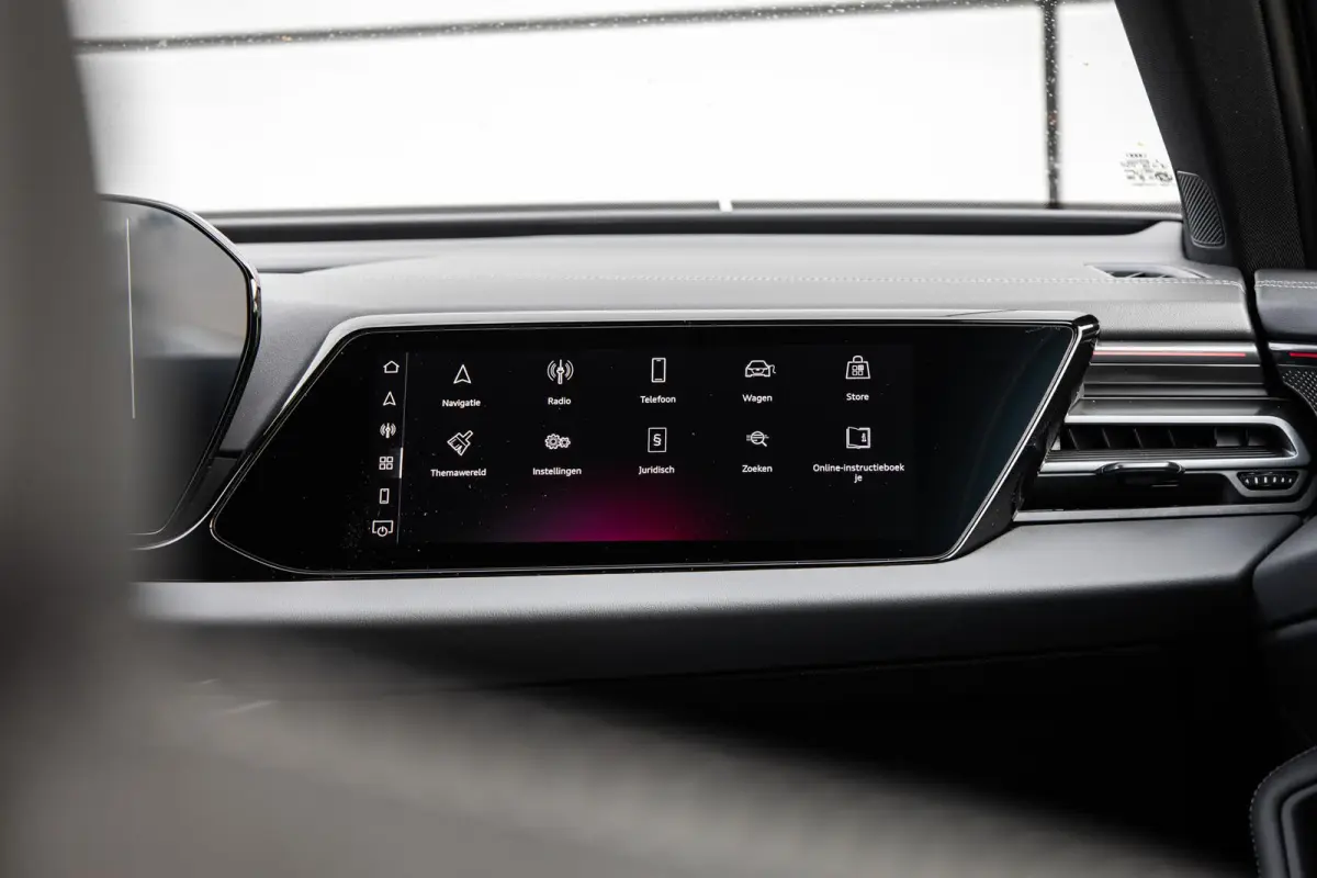 2.0 e-hybrid 367pk quattro S edition Competition | Luchtvering | HUD | Trekhaak | Stoelventilatie | B&O Audio | S6 Sierstukken