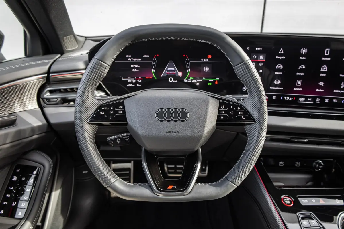 2.0 e-hybrid 367pk quattro S edition Competition | Luchtvering | HUD | Trekhaak | Stoelventilatie | B&O Audio | S6 Sierstukken