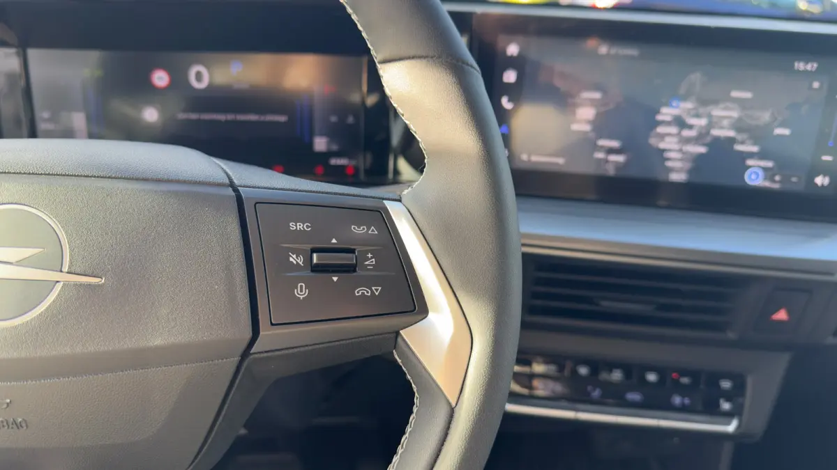 1.2 Turbo Hybrid GS | NL auto | Stoel + Stuur verwarming | Draadloze telefoon lader | Cruise | Apple Carplay / Android Auto | LMV |