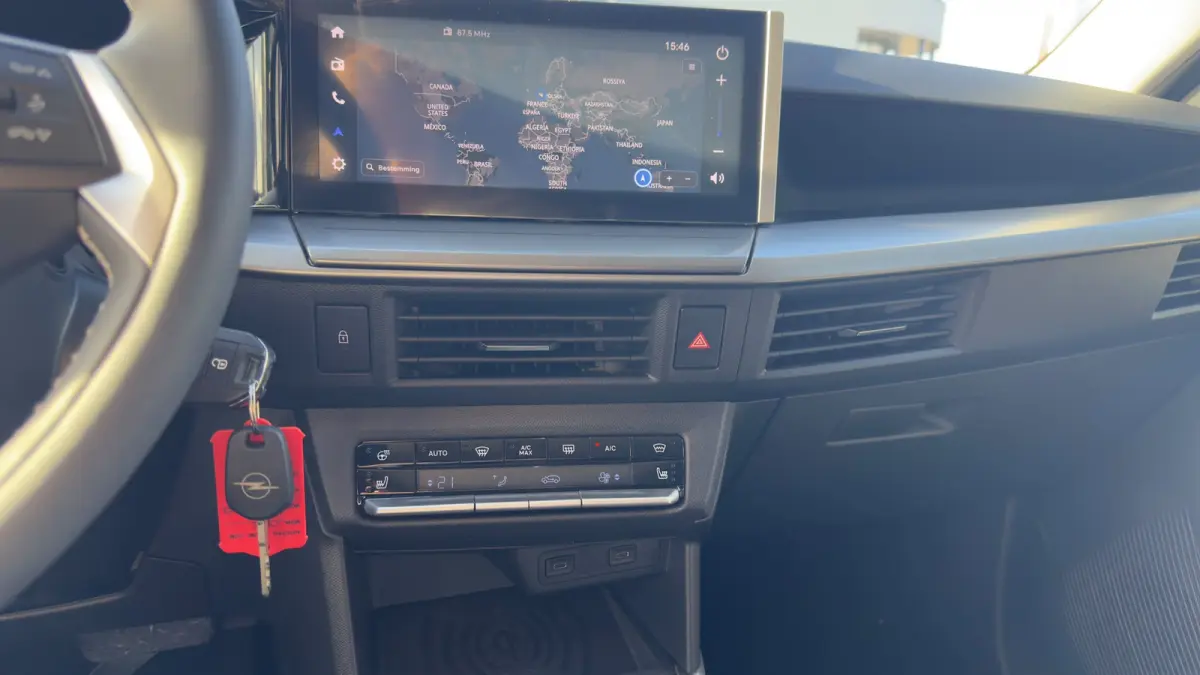 1.2 Turbo Hybrid GS | NL auto | Stoel + Stuur verwarming | Draadloze telefoon lader | Cruise | Apple Carplay / Android Auto | LMV |