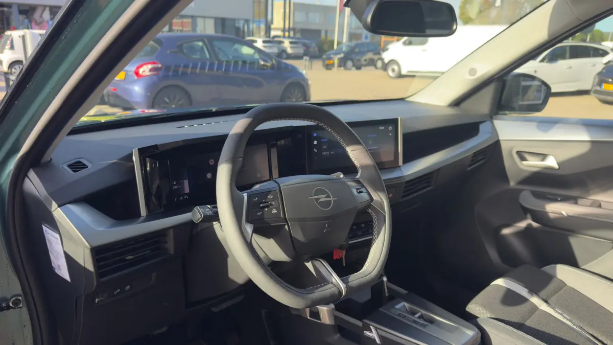 1.2 Turbo Hybrid GS | NL auto | Stoel + Stuur verwarming | Draadloze telefoon lader | Cruise | Apple Carplay / Android Auto | LMV |