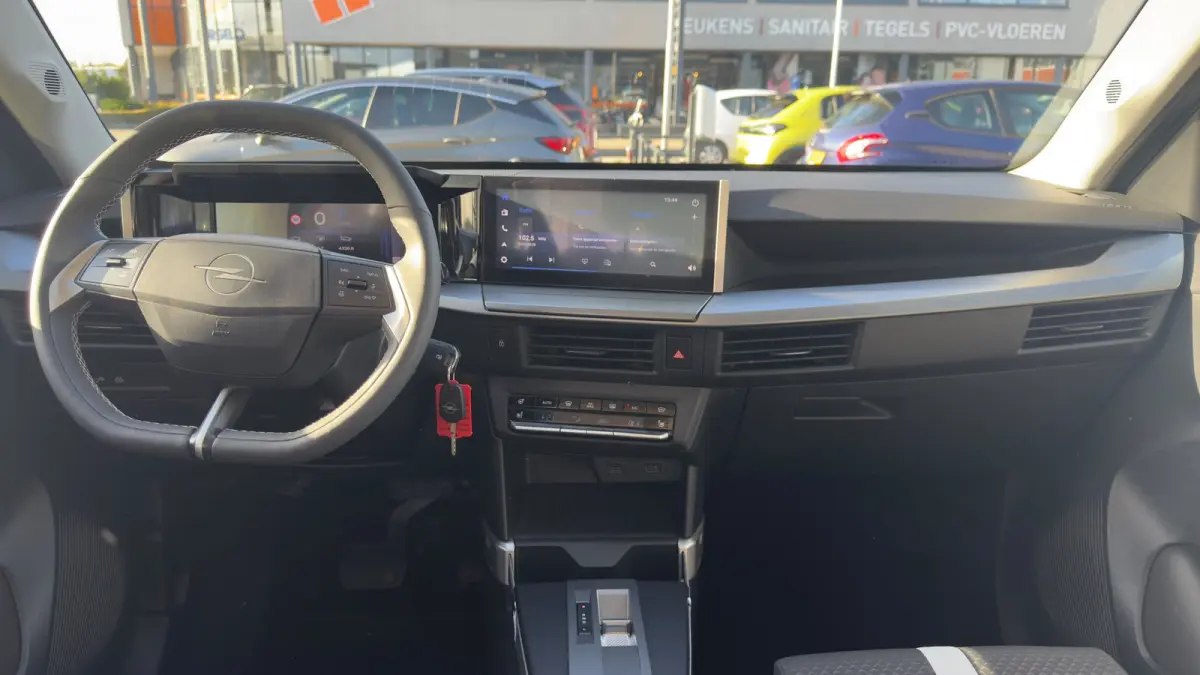 1.2 Turbo Hybrid GS | NL auto | Stoel + Stuur verwarming | Draadloze telefoon lader | Cruise | Apple Carplay / Android Auto | LMV |
