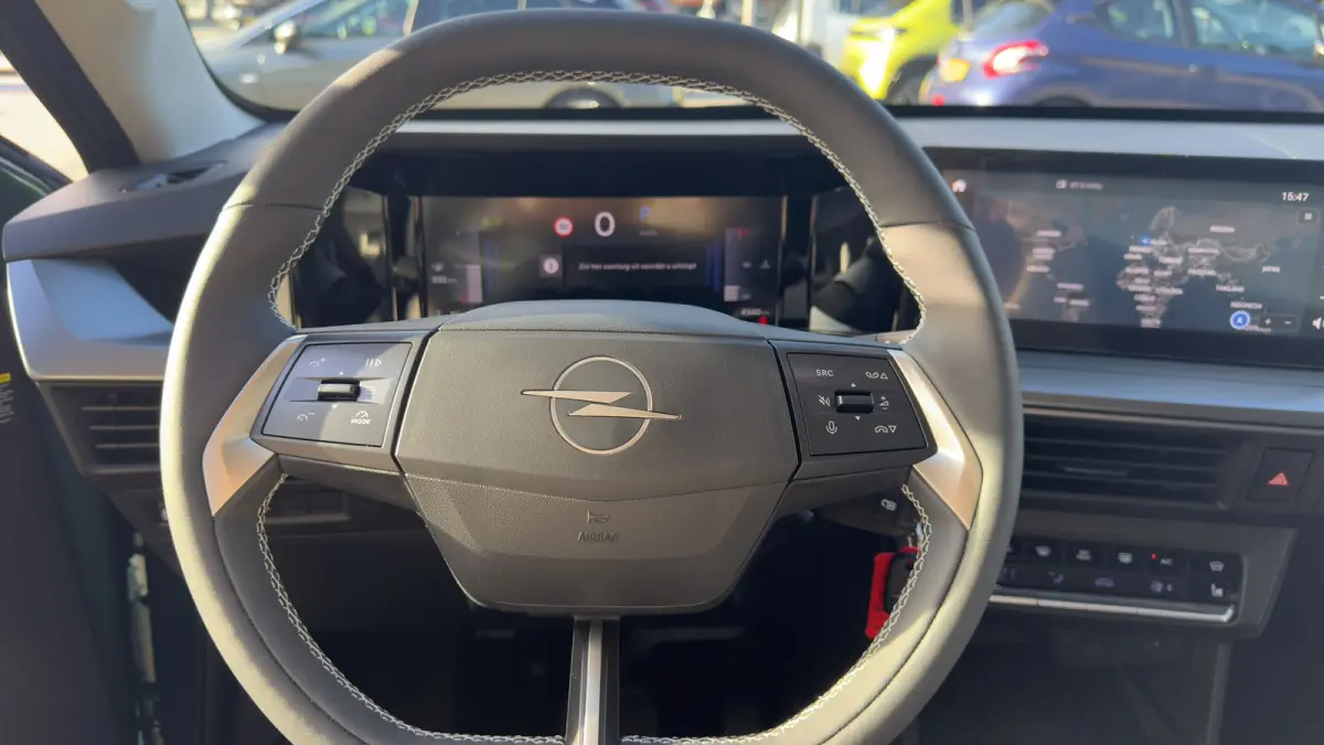 1.2 Turbo Hybrid GS | NL auto | Stoel + Stuur verwarming | Draadloze telefoon lader | Cruise | Apple Carplay / Android Auto | LMV |