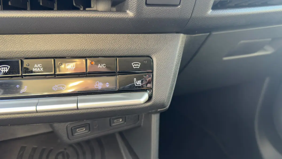 1.2 Turbo Hybrid GS | NL auto | Stoel + Stuur verwarming | Draadloze telefoon lader | Cruise | Apple Carplay / Android Auto | LMV |