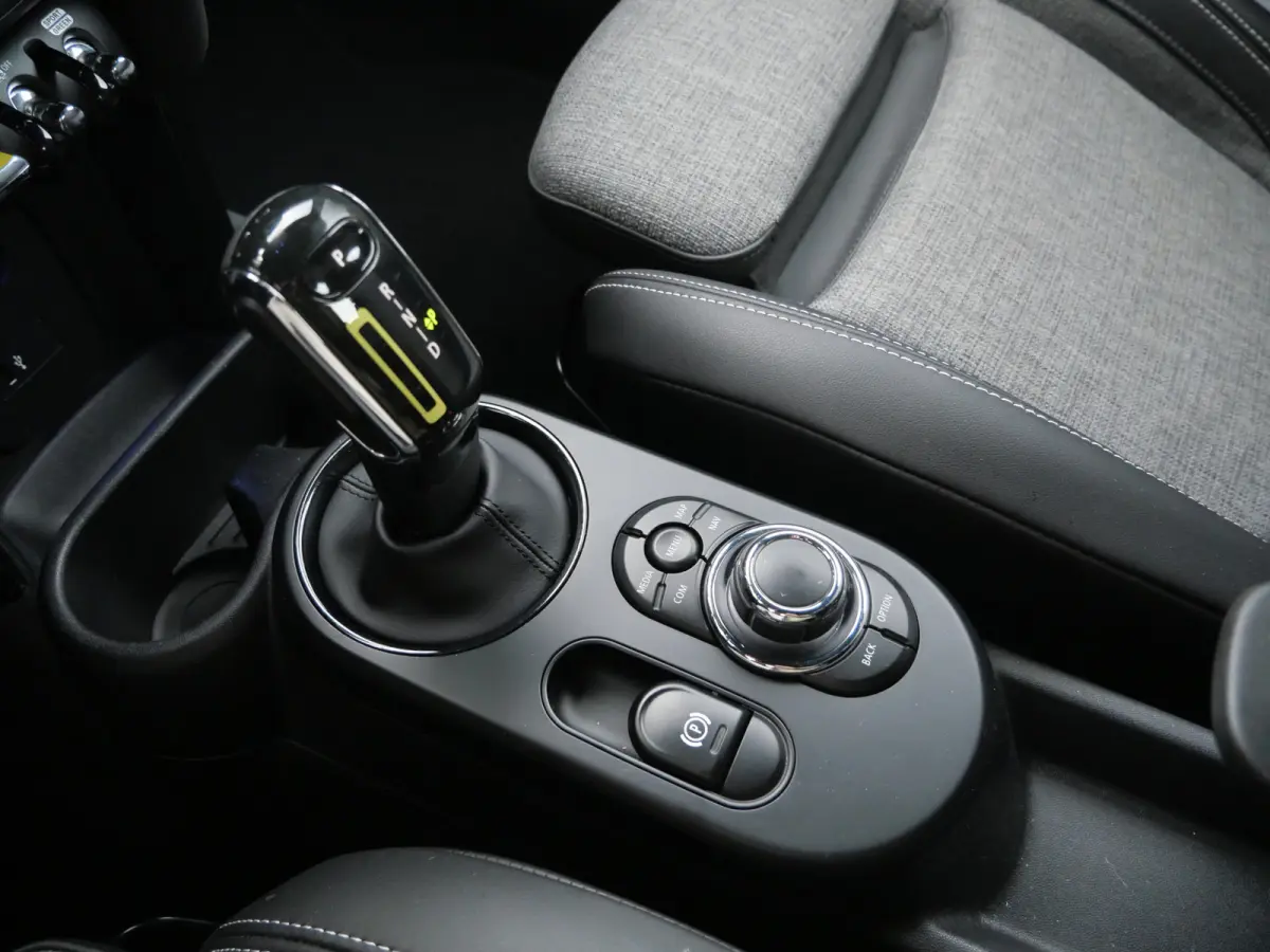 Business Edition 33 kWh Automaat Navigatie / LED / Apple Carplay / SOH 95,9%