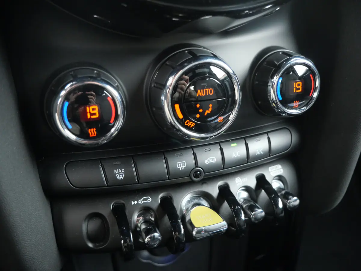 Business Edition 33 kWh Automaat Navigatie / LED / Apple Carplay / SOH 95,9%