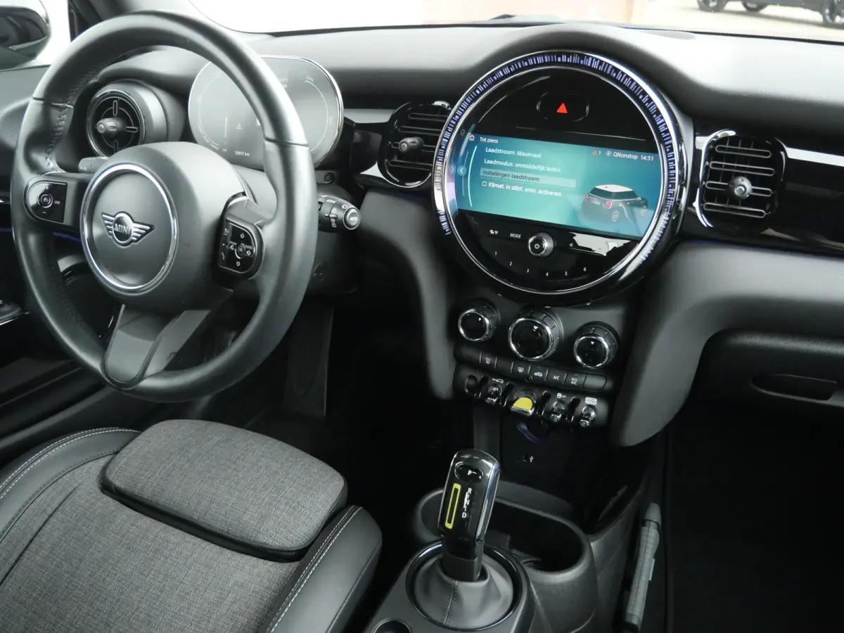Business Edition 33 kWh Automaat Navigatie / LED / Apple Carplay / SOH 95,9%