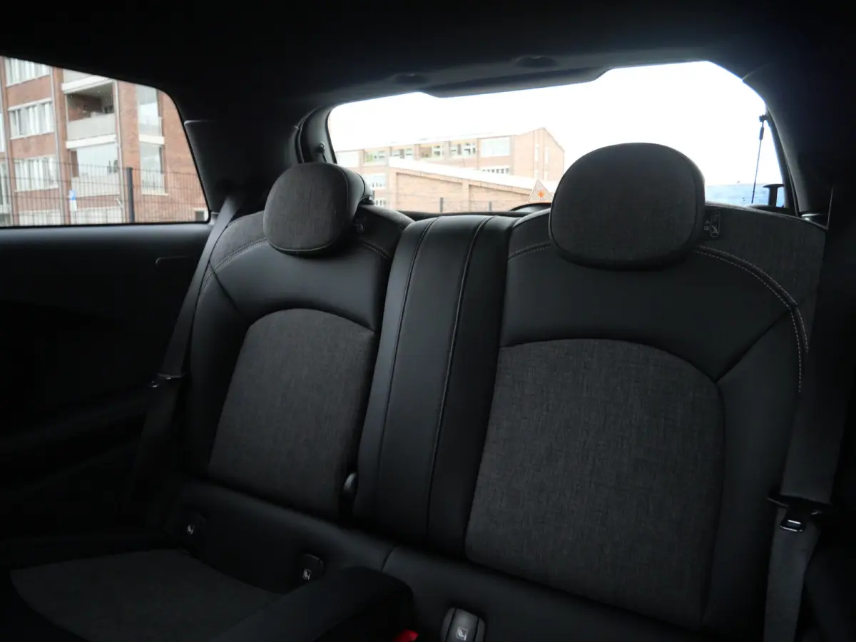 Business Edition 33 kWh Automaat Navigatie / LED / Apple Carplay / SOH 95,9%