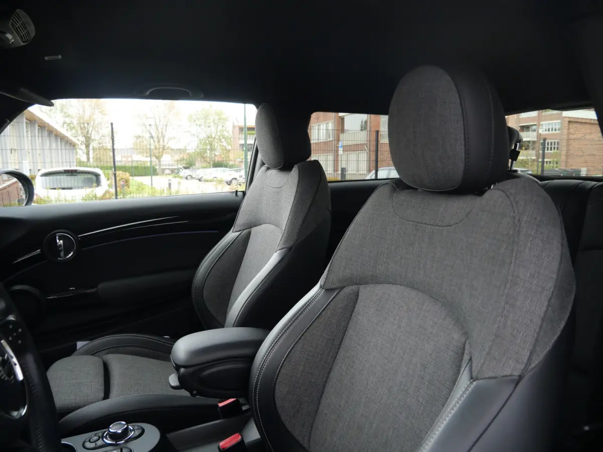 Business Edition 33 kWh Automaat Navigatie / LED / Apple Carplay / SOH 95,9%
