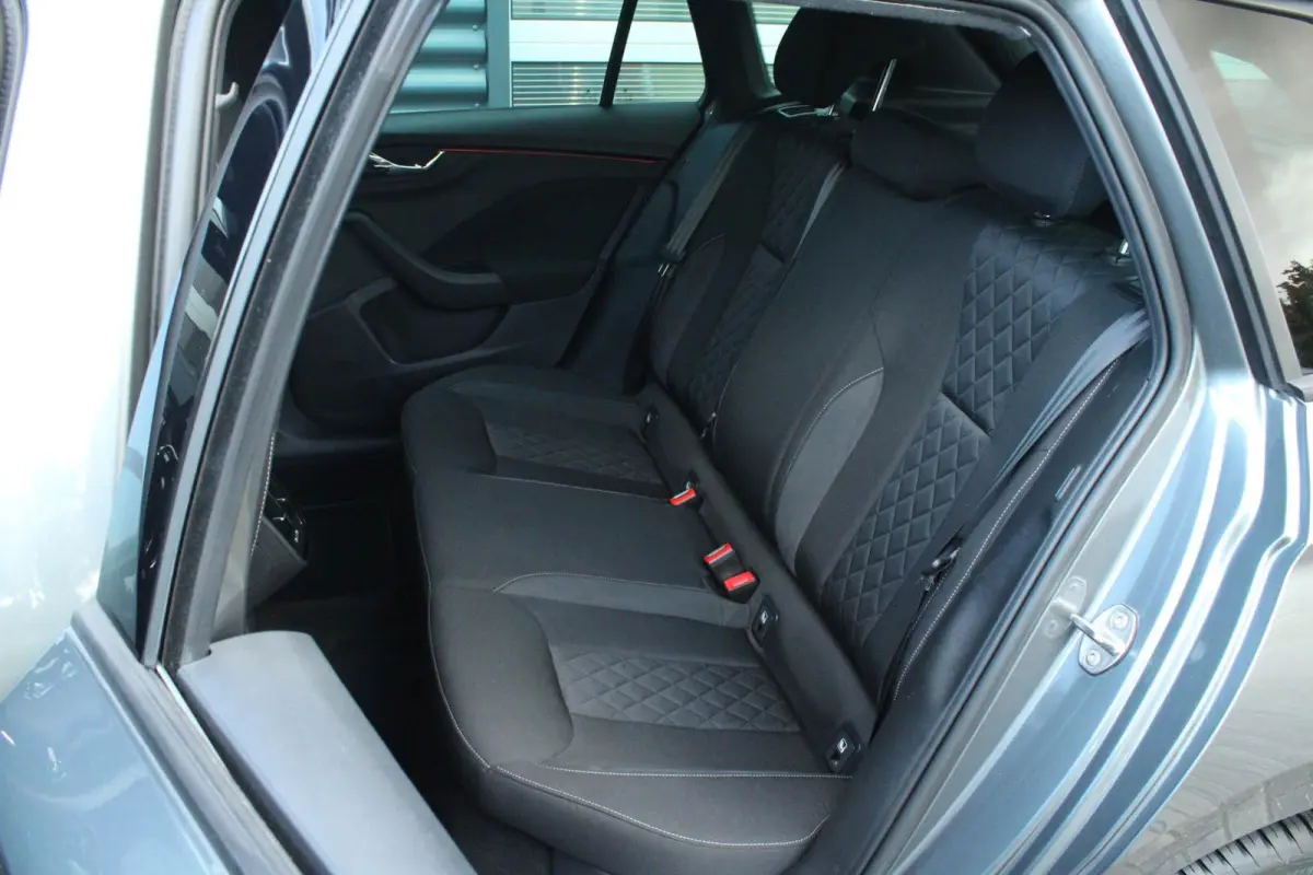 1.0 TSI 110pk Sport Business | Trekhaak Wegklapbaar | Cruise Control | Climate Control | All Season Banden | Parkeersensoren