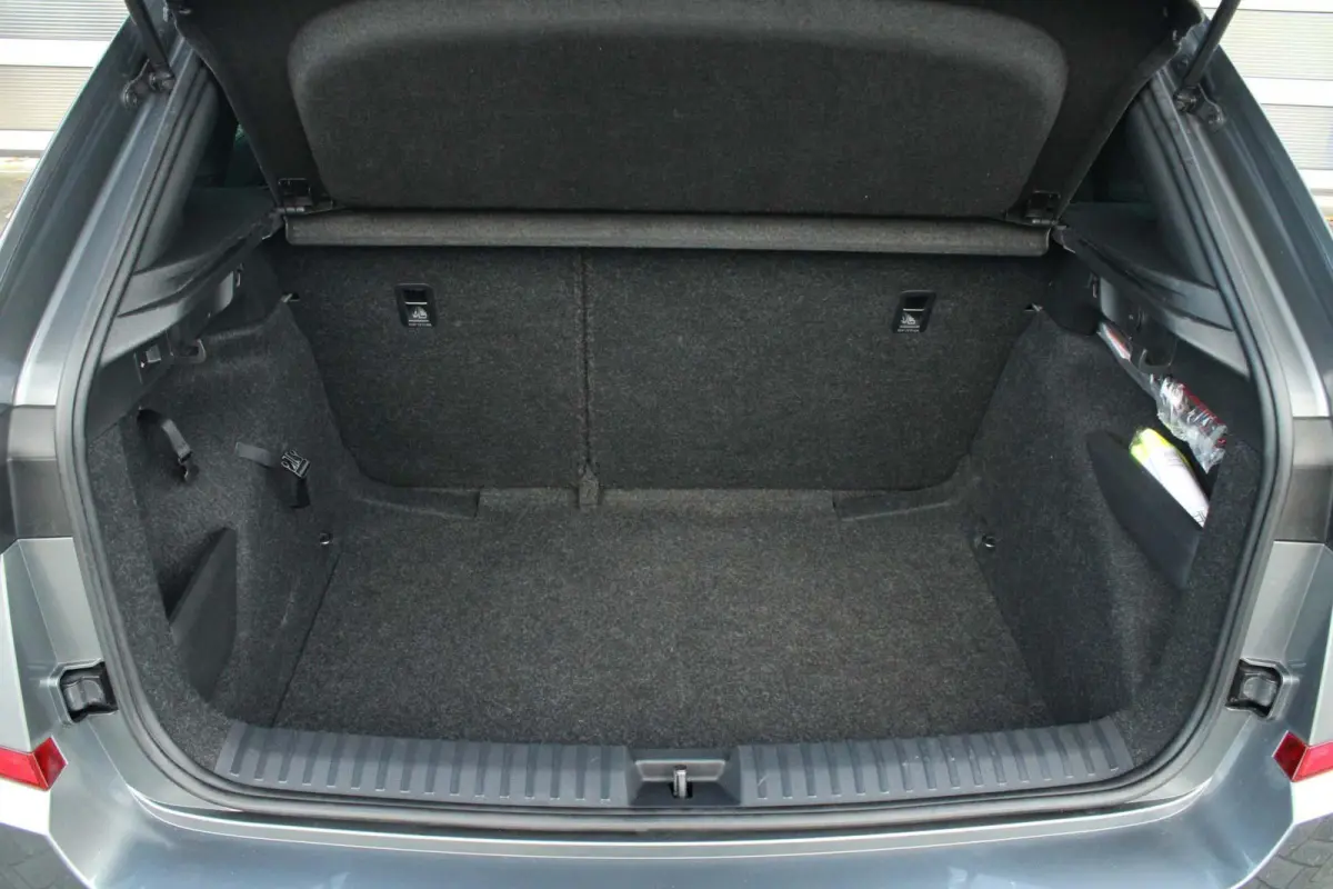 1.0 TSI 110pk Sport Business | Trekhaak Wegklapbaar | Cruise Control | Climate Control | All Season Banden | Parkeersensoren