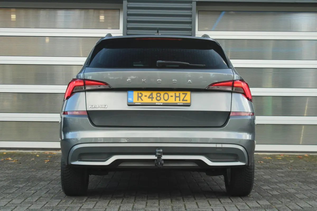 1.0 TSI 110pk Sport Business | Trekhaak Wegklapbaar | Cruise Control | Climate Control | All Season Banden | Parkeersensoren
