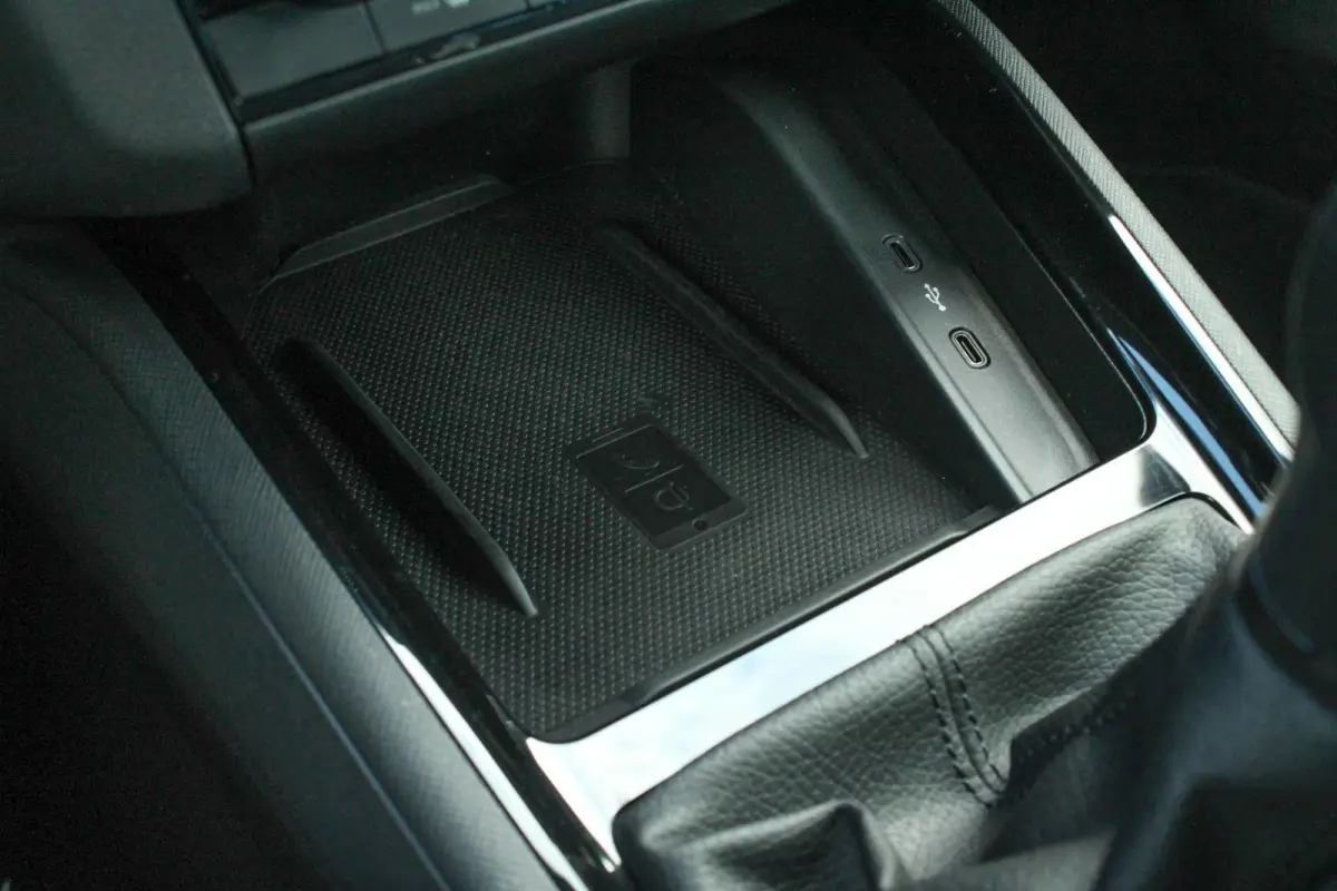 1.0 TSI 110pk Sport Business | Trekhaak Wegklapbaar | Cruise Control | Climate Control | All Season Banden | Parkeersensoren