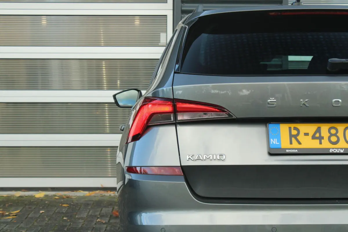 1.0 TSI 110pk Sport Business | Trekhaak Wegklapbaar | Cruise Control | Climate Control | All Season Banden | Parkeersensoren