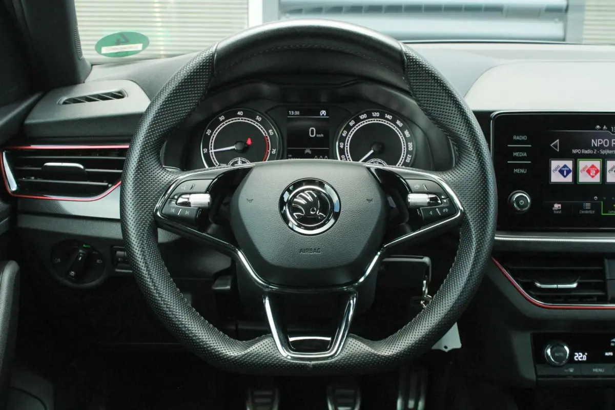 1.0 TSI 110pk Sport Business | Trekhaak Wegklapbaar | Cruise Control | Climate Control | All Season Banden | Parkeersensoren