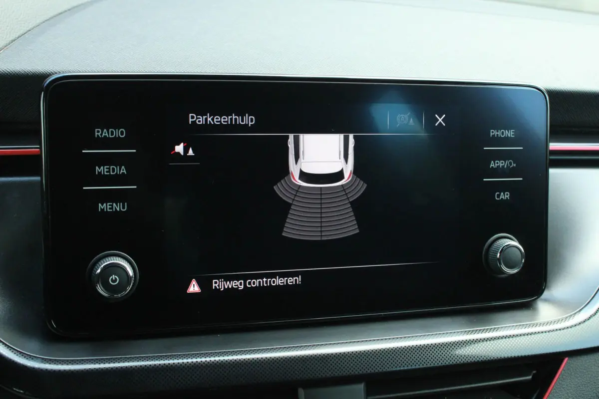 1.0 TSI 110pk Sport Business | Trekhaak Wegklapbaar | Cruise Control | Climate Control | All Season Banden | Parkeersensoren