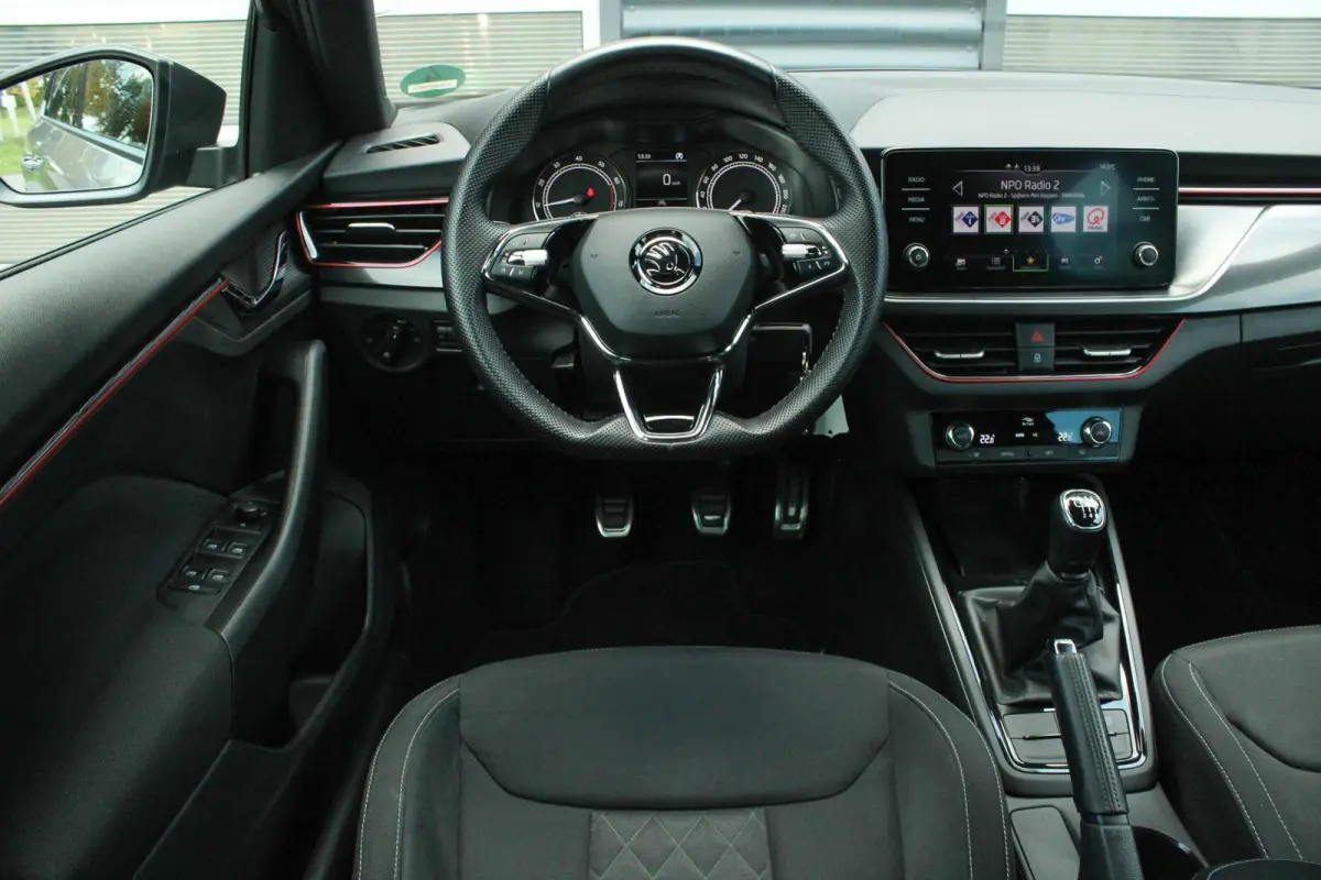 1.0 TSI 110pk Sport Business | Trekhaak Wegklapbaar | Cruise Control | Climate Control | All Season Banden | Parkeersensoren