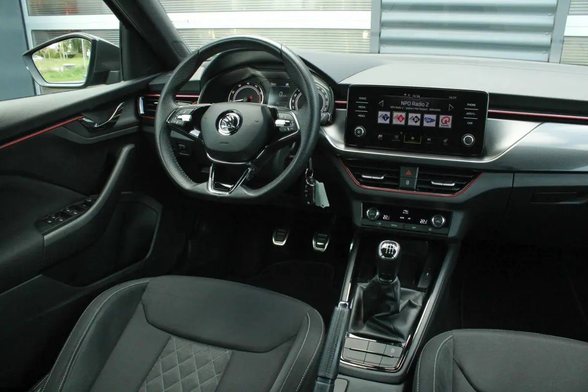 1.0 TSI 110pk Sport Business | Trekhaak Wegklapbaar | Cruise Control | Climate Control | All Season Banden | Parkeersensoren