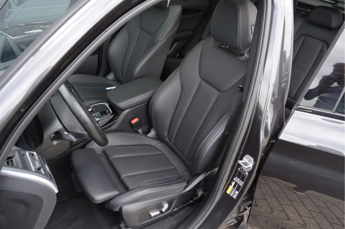 Executive 80 kWh | SOH 100% | M-PAKKET | PANO | ACC |