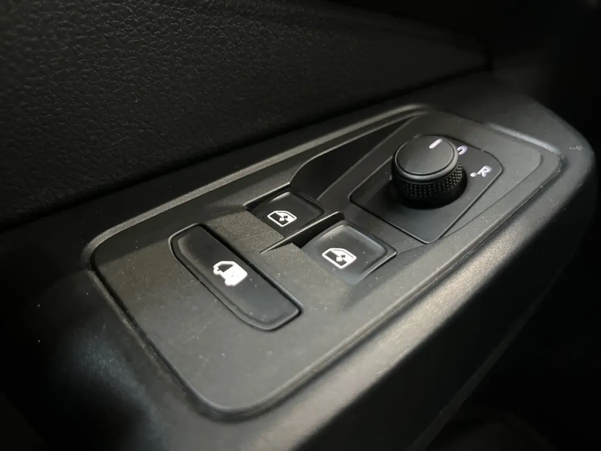 2.0 TDI 102pk Comfort Lease €253p/m, Airco, Navi, Carplay, PDC, 17 inch LMV