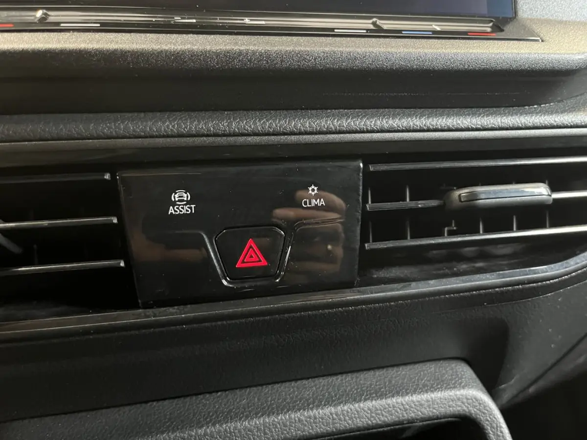 2.0 TDI 102pk Comfort Lease €253p/m, Airco, Navi, Carplay, PDC, 17 inch LMV