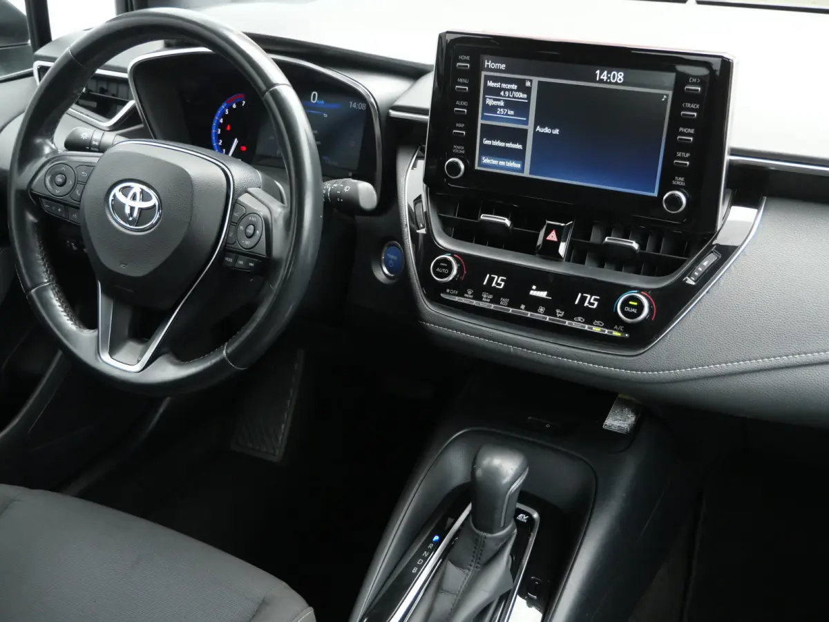 1.8 Hybrid Comfort 122 Pk CVT Apple Carplay / Camera / Cruise control