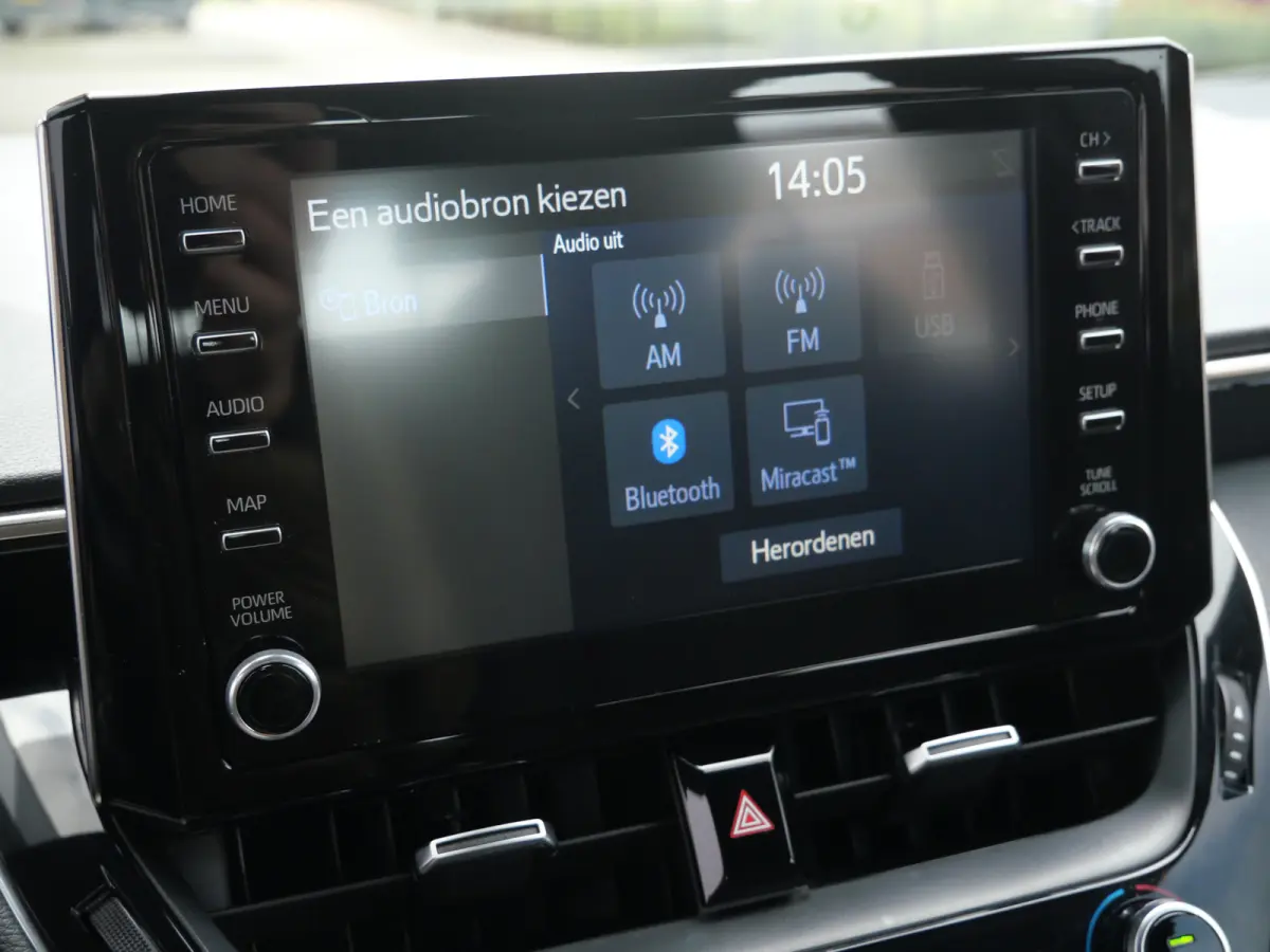 1.8 Hybrid Comfort 122 Pk CVT Apple Carplay / Camera / Cruise control