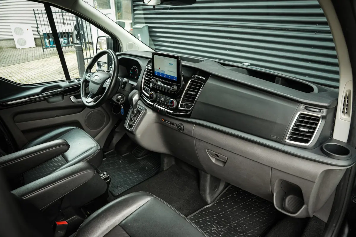 2.0 TDCI L1H1 Sport DC | Schuifdeur links | CarPlay | Camera | Trekhaak | ACC | Navi | Metallic |