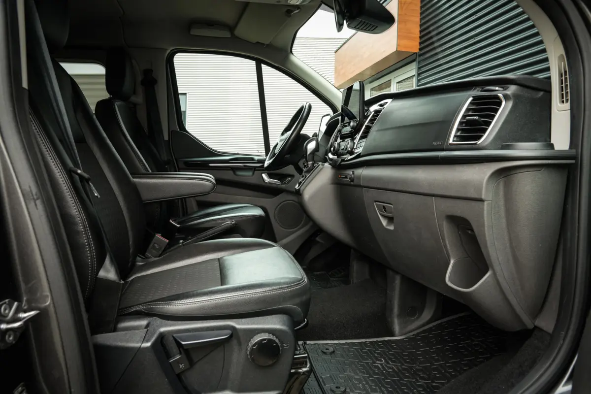 2.0 TDCI L1H1 Sport DC | Schuifdeur links | CarPlay | Camera | Trekhaak | ACC | Navi | Metallic |
