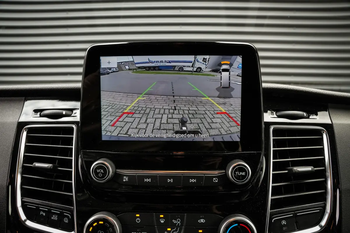 2.0 TDCI L1H1 Sport DC | Schuifdeur links | CarPlay | Camera | Trekhaak | ACC | Navi | Metallic |