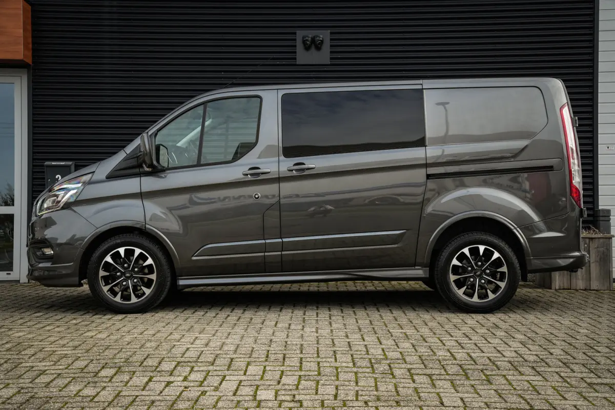 2.0 TDCI L1H1 Sport DC | Schuifdeur links | CarPlay | Camera | Trekhaak | ACC | Navi | Metallic |
