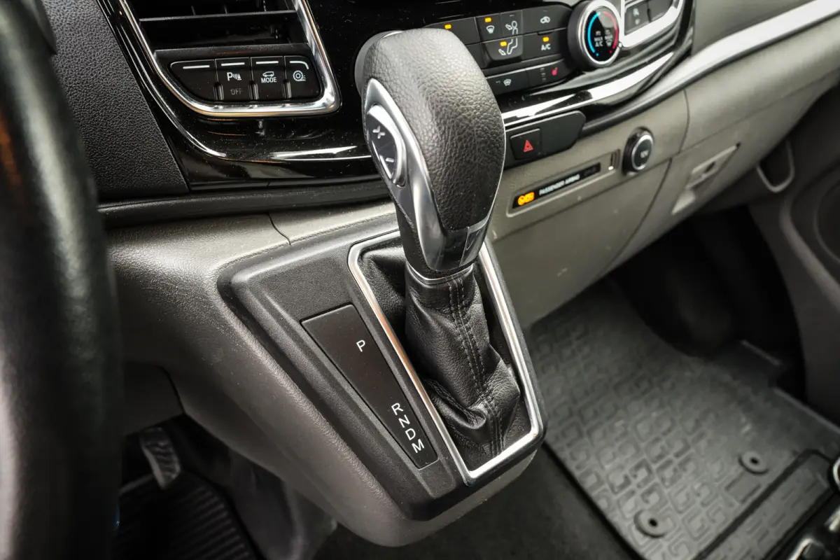 2.0 TDCI L1H1 Sport DC | Schuifdeur links | CarPlay | Camera | Trekhaak | ACC | Navi | Metallic |