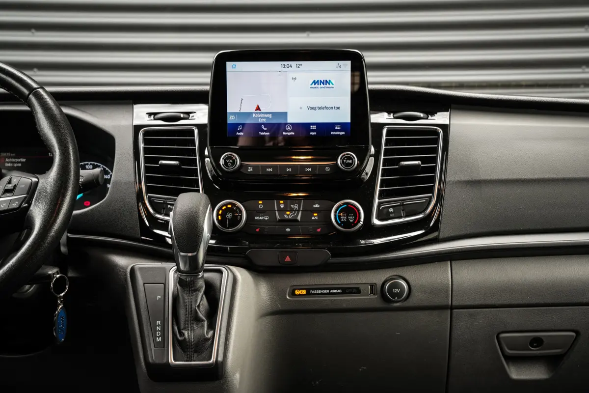 2.0 TDCI L1H1 Sport DC | Schuifdeur links | CarPlay | Camera | Trekhaak | ACC | Navi | Metallic |