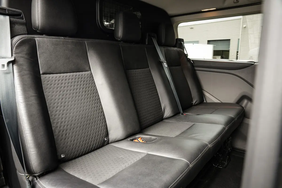 2.0 TDCI L1H1 Sport DC | Schuifdeur links | CarPlay | Camera | Trekhaak | ACC | Navi | Metallic |