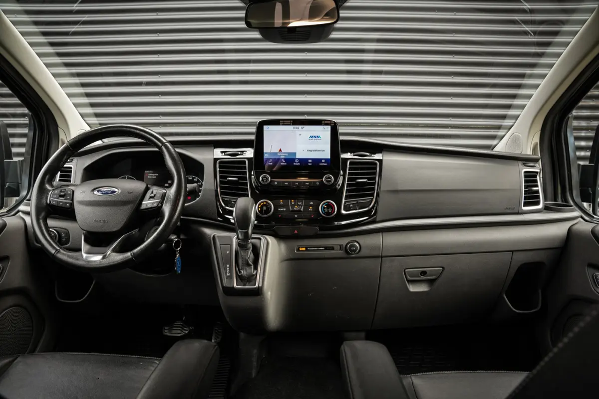 2.0 TDCI L1H1 Sport DC | Schuifdeur links | CarPlay | Camera | Trekhaak | ACC | Navi | Metallic |