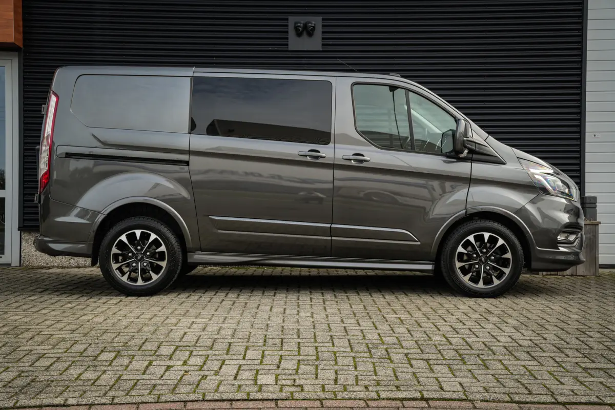 2.0 TDCI L1H1 Sport DC | Schuifdeur links | CarPlay | Camera | Trekhaak | ACC | Navi | Metallic |