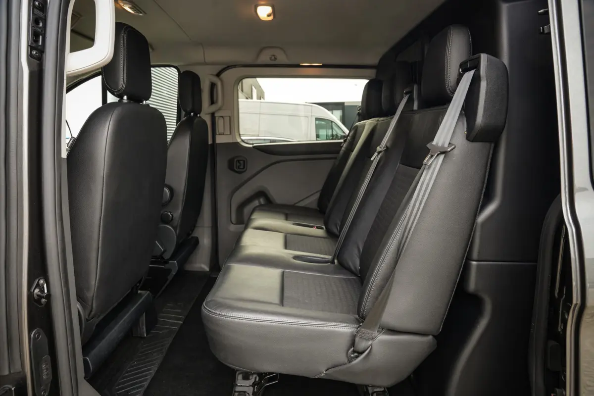 2.0 TDCI L1H1 Sport DC | Schuifdeur links | CarPlay | Camera | Trekhaak | ACC | Navi | Metallic |