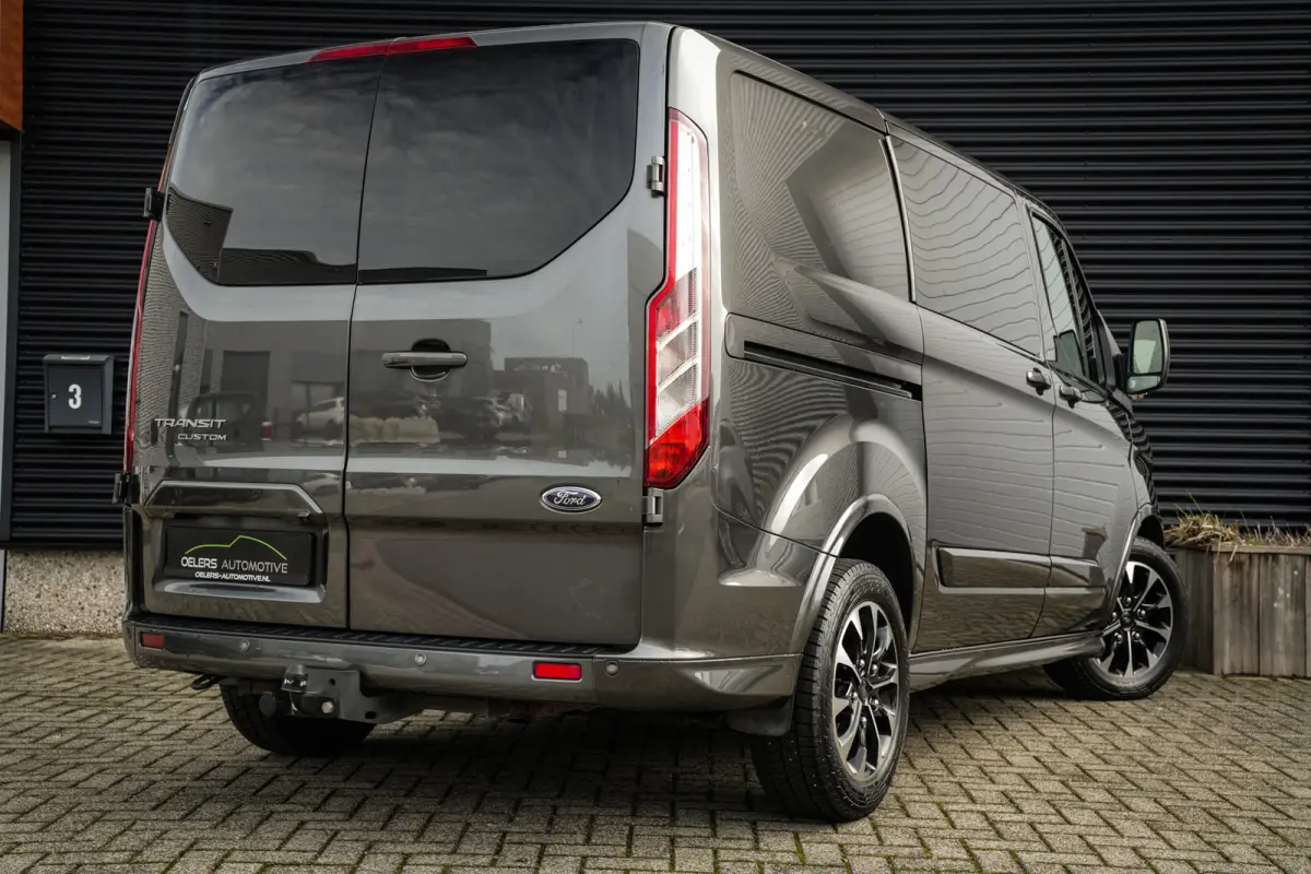 2.0 TDCI L1H1 Sport DC | Schuifdeur links | CarPlay | Camera | Trekhaak | ACC | Navi | Metallic |