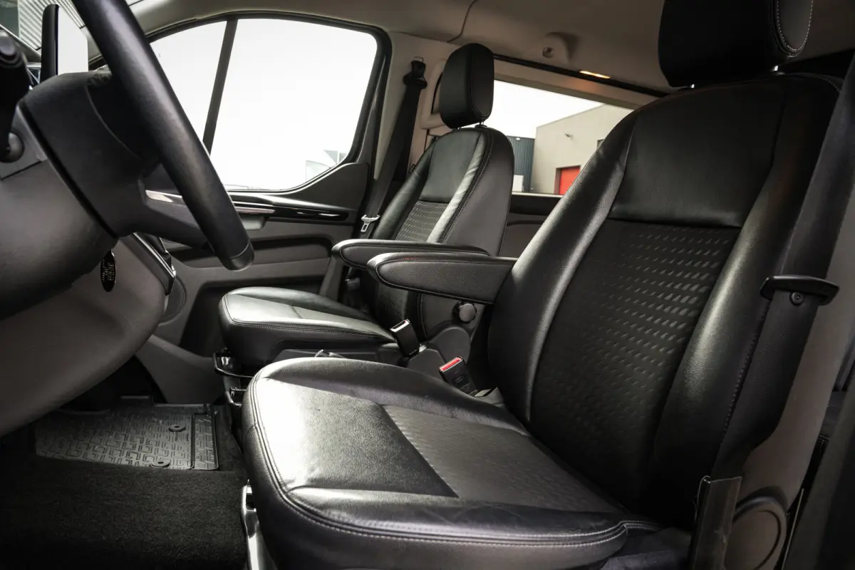 2.0 TDCI L1H1 Sport DC | Schuifdeur links | CarPlay | Camera | Trekhaak | ACC | Navi | Metallic |