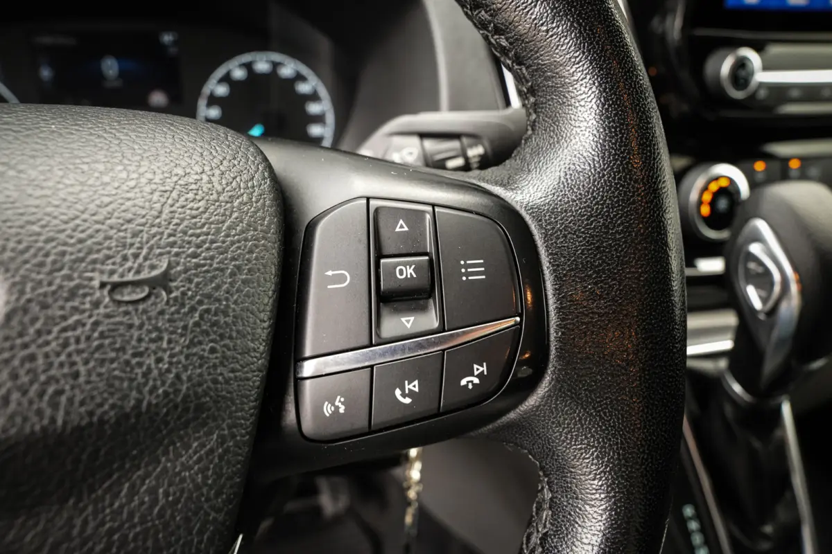 2.0 TDCI L1H1 Sport DC | Schuifdeur links | CarPlay | Camera | Trekhaak | ACC | Navi | Metallic |