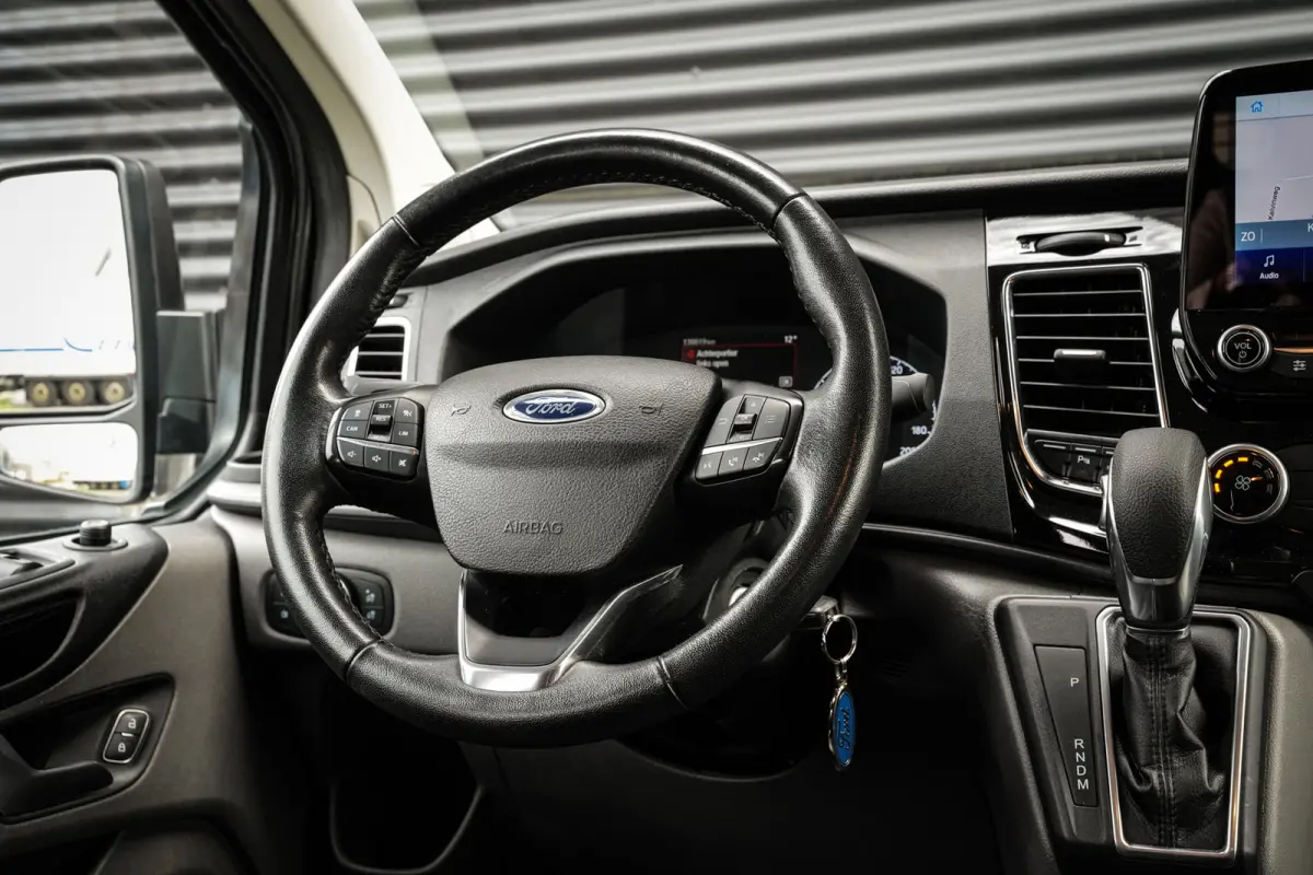 2.0 TDCI L1H1 Sport DC | Schuifdeur links | CarPlay | Camera | Trekhaak | ACC | Navi | Metallic |