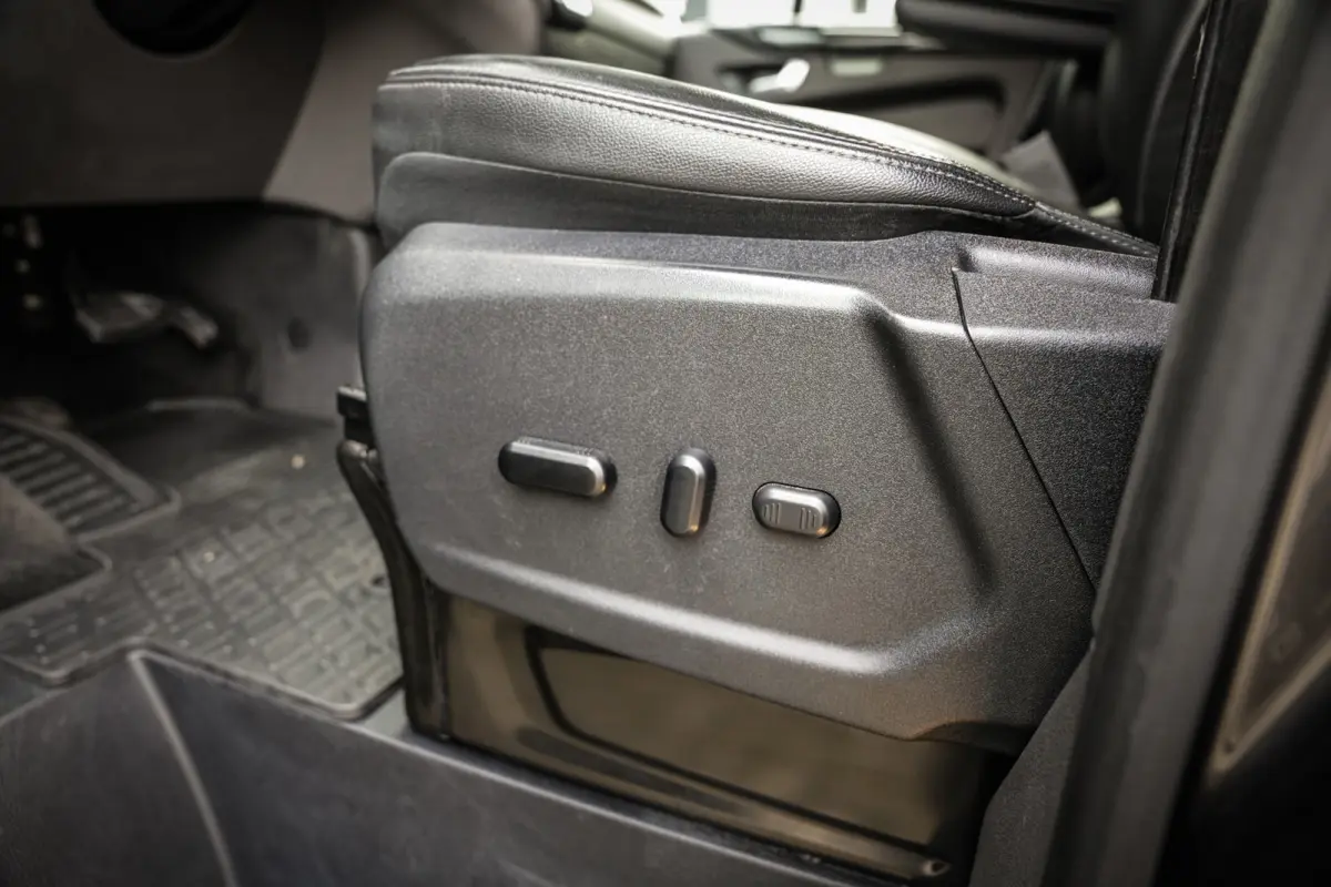 2.0 TDCI L1H1 Sport DC | Schuifdeur links | CarPlay | Camera | Trekhaak | ACC | Navi | Metallic |