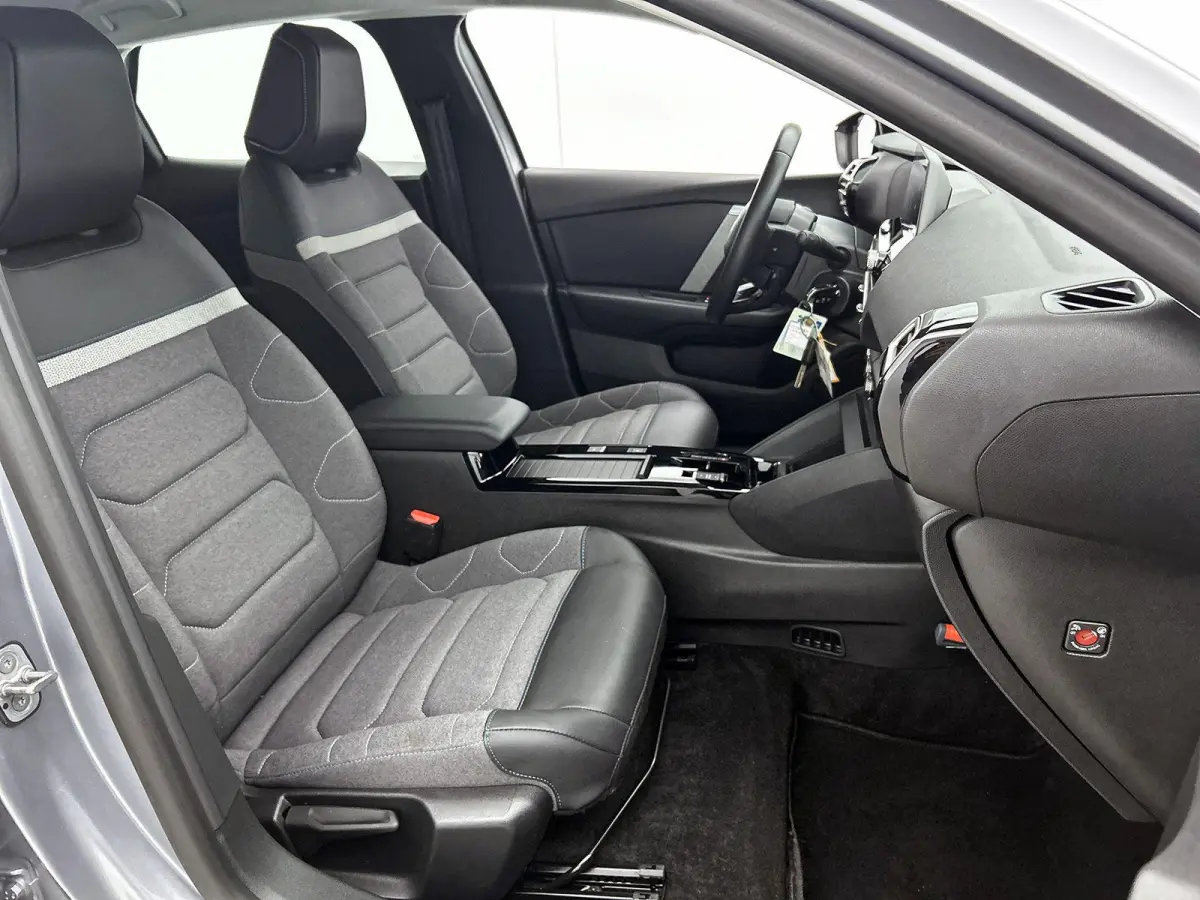 You 136pk 50 kWh Automaat ACCU 97% | Apple Carplay/Android Auto | Climate Control | Cruise Control | Camera | FASE 3 | 16"LMV | Parkeersensoren | Warmtepomp |